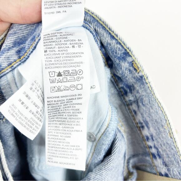 NWT Levi’s High Waist Altered Mom Jeans 28 Blue - Picture 8 of 8